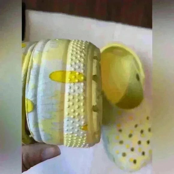 Crocs Classic Vacay Vibes Yellow Daisy Clog - size women 11, men 9 - Picture 7 of 10